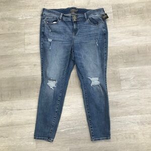 Torrid High Rise Distressed Jeggings - Size 22